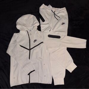 White nike tech kids full set (Size 8y)